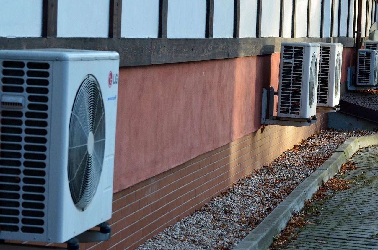 Czy warto inwestować w klimatyzację ścienną typu split?